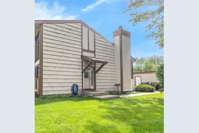 563 N Woodfield Trail, Roselle, IL 60172 - Photo 1
