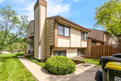 563 N Woodfield Trail, Roselle, IL 60172 - Photo 3