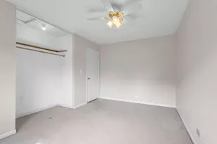 563 N Woodfield Trail, Roselle, IL 60172 - Photo 23