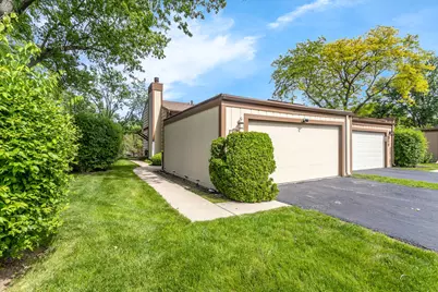 563 N Woodfield Trail, Roselle, IL 60172 - Photo 5