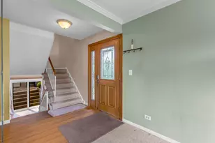 563 N Woodfield Trail, Roselle, IL 60172 - Photo 7