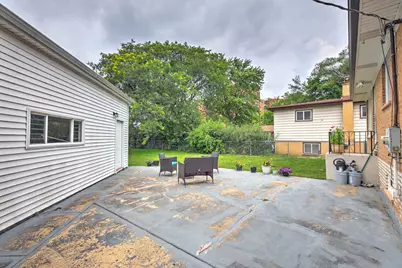 9648 N Kostner Avenue N, Skokie, IL 60076 - Photo 5