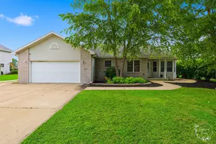 623 Sandburg Dr, Manteno, IL 60950 - Photo 1