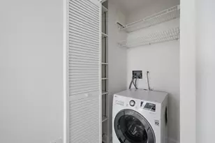 111 E Chestnut St, Chicago, IL 60611 - Photo 15