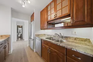 111 E Chestnut St, Chicago, IL 60611 - Photo 9