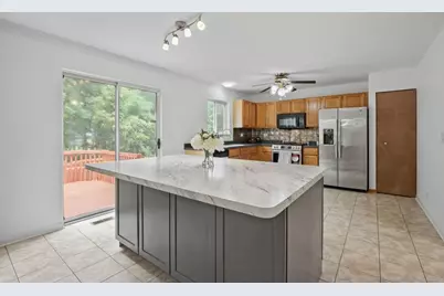 280 Persimmon Court, Round Lake Beach, IL 60073 - Photo 5
