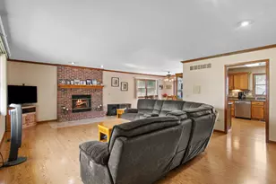 606 E Edgelawn Dr, Plano, IL 60545 - Photo 3