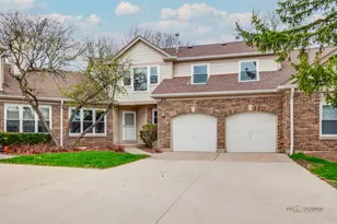 212 Willow Pkwy, Buffalo Grove, IL 60089 - Photo 1