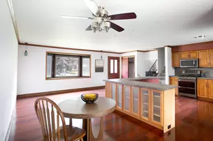 936 Estes St, Gurnee, IL 60031 - Photo 5