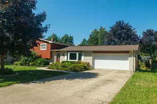 936 Estes St, Gurnee, IL 60031 - Photo 1