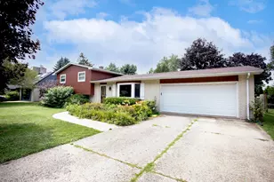 936 Estes St, Gurnee, IL 60031 - Photo 1