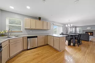 135 Fairfield Dr, Romeoville, IL 60446 - Photo 9