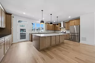 8367 Mulberry Ave, Morton Grove, IL 60053 - Photo 5