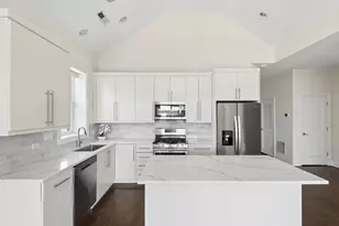 5945 N Campbell Ave, Chicago, IL 60659 - Photo 7