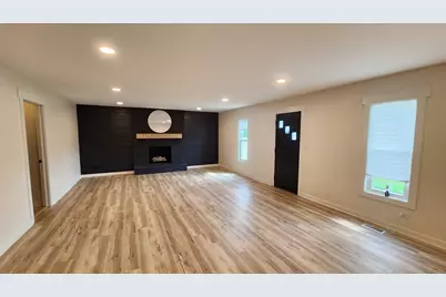 7749 Lyman Avenue, Darien, IL 60561 - Photo 9