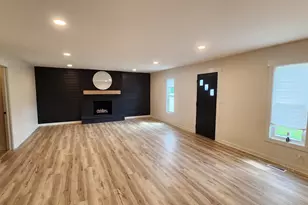 7749 Lyman Ave, Darien, IL 60561 - Photo 9