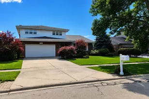 7749 Lyman Ave, Darien, IL 60561 - Photo 1