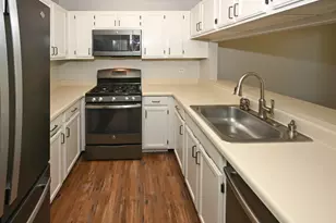 230 University Ln, Elk Grove Village, IL 60007 - Photo 9