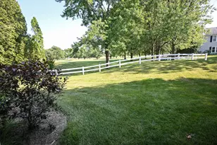 230 University Ln, Elk Grove Village, IL 60007 - Photo 25