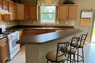624 Vista Dr, Oswego, IL 60543 - Photo 3