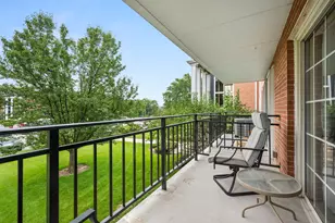 1060 N Farnsworth Ave, Aurora, IL 60505 - Photo 7
