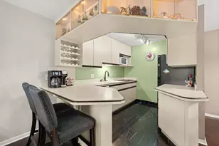 1060 N Farnsworth Ave, Aurora, IL 60505 - Photo 13