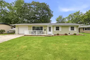 16 Greenbriar Dr, Montgomery, IL 60538 - Photo 1