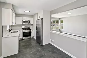 7704 McVicker Ave, Burbank, IL 60459 - Photo 5