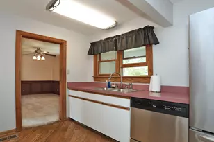 2055 Shepard Rd, Hoffman Estates, IL 60169 - Photo 7