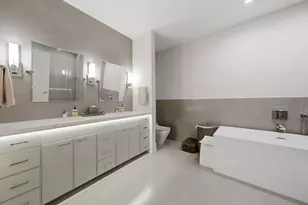 1366 W Walton St, Chicago, IL 60642 - Photo 25