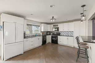 827 W Northeast Shore Dr, McHenry, IL 60051 - Photo 5
