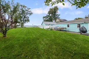 827 W Northeast Shore Dr, McHenry, IL 60051 - Photo 15