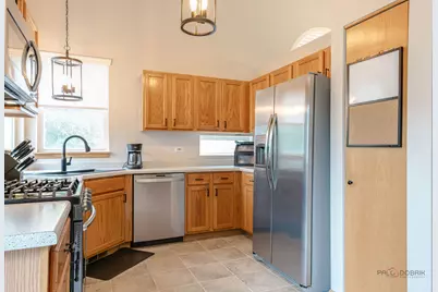 5513 Alexandria Drive, Lake in the Hills, IL 60156 - Photo 9