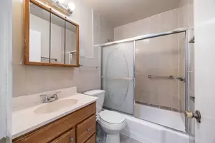 8837 Robin Dr, Des Plaines, IL 60016 - Photo 15