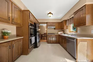 519 Calduto Cir, Villa Park, IL 60181 - Photo 11