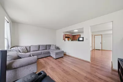 752 Four Seasons Boulevard #752, Aurora, IL 60504 - Photo 3
