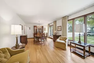 2141 Country Knoll Ct, Elgin, IL 60123 - Photo 3