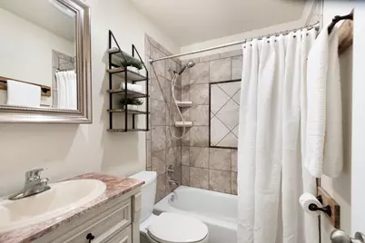 1817 Elmwood Drive, Lindenhurst, IL 60046 - Photo 9
