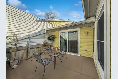 3150 W Carthage Drive #4, Freeport, IL 61032 - Photo 3