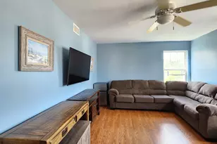 301 Wedgewood Cir, Lake in the Hills, IL 60156 - Photo 25