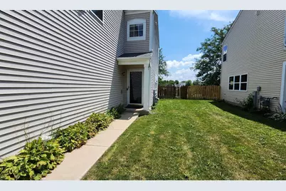 301 Wedgewood Circle #301, Lake in the Hills, IL 60156 - Photo 3