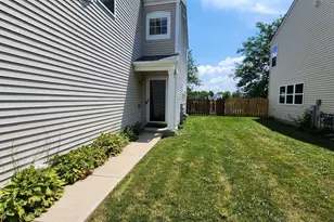 301 Wedgewood Cir, Lake in the Hills, IL 60156 - Photo 3