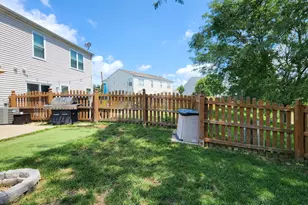 301 Wedgewood Cir, Lake in the Hills, IL 60156 - Photo 21