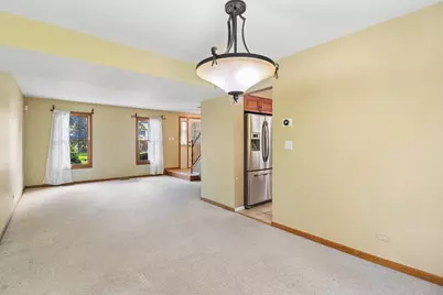322 Chesapeake Lane, Bloomingdale, IL 60108 - Photo 5