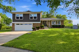 1519 W Raleigh Ct, Arlington Heights, IL 60004 - Photo 1