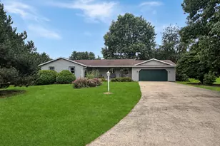 705 Chelsea Ct, Freeport, IL 61032 - Photo 1