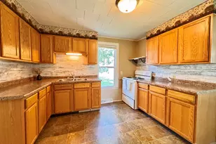 607 E Chamberlin St, Dixon, IL 61021 - Photo 5