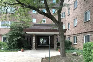 300 Roselle Rd, Schaumburg, IL 60193 - Photo 1