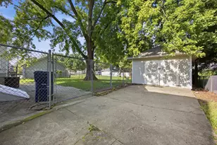340 Moseley St, Elgin, IL 60123 - Photo 27