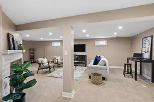 123 E Columbia Ave, Elmhurst, IL 60126 - Photo 17